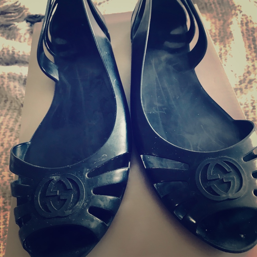 Black GUCCI jelly flats